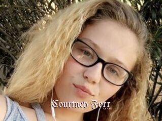 Courtney_Foxx
