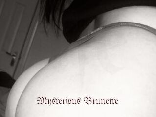 Mysterious_Brunette